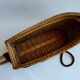 Porte bouteille ancien en rotin vins de bordeaux & de bourgogne Quien & Cie