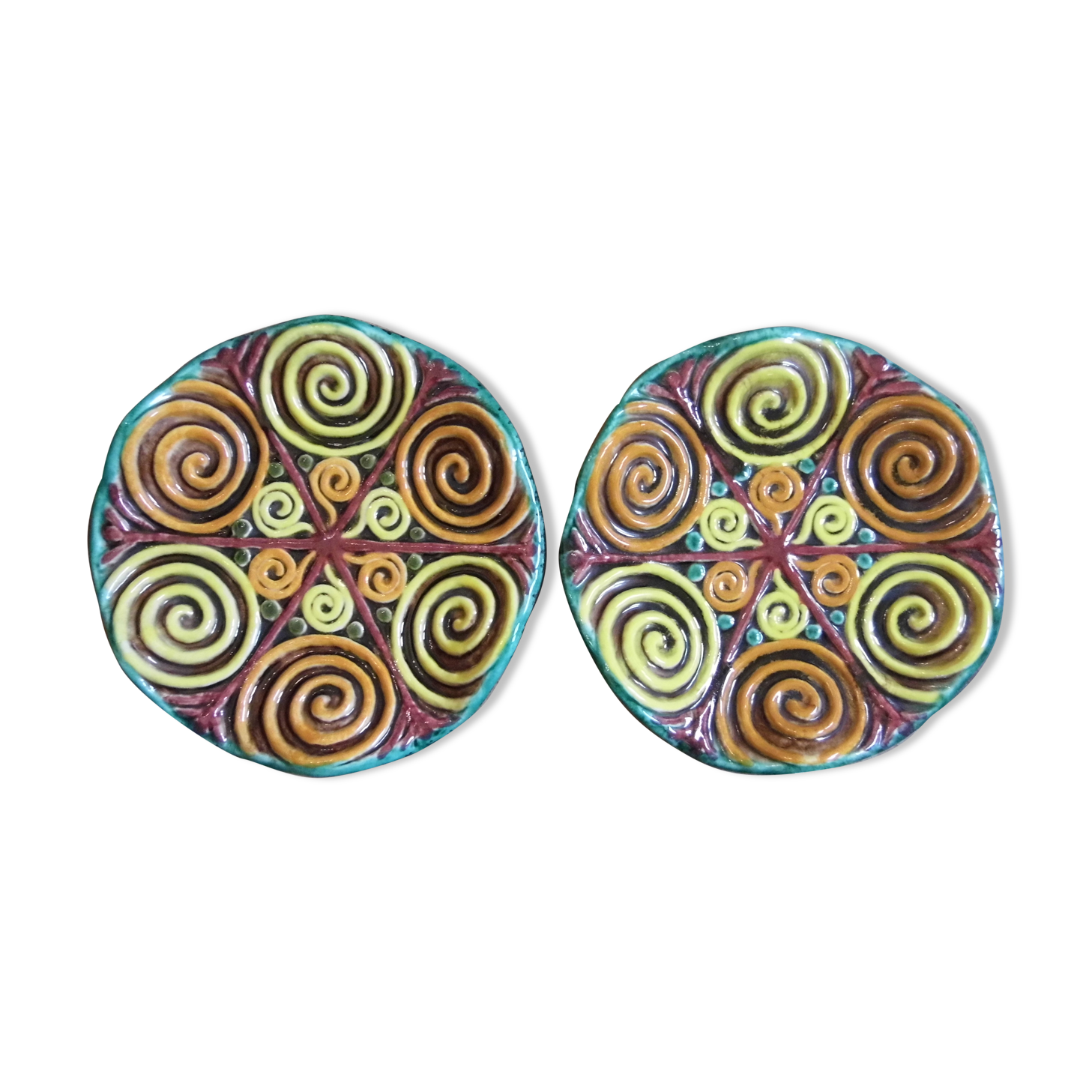 Pair of plates or dishes in Quimper earthenware, HB, René QUILLIVIC