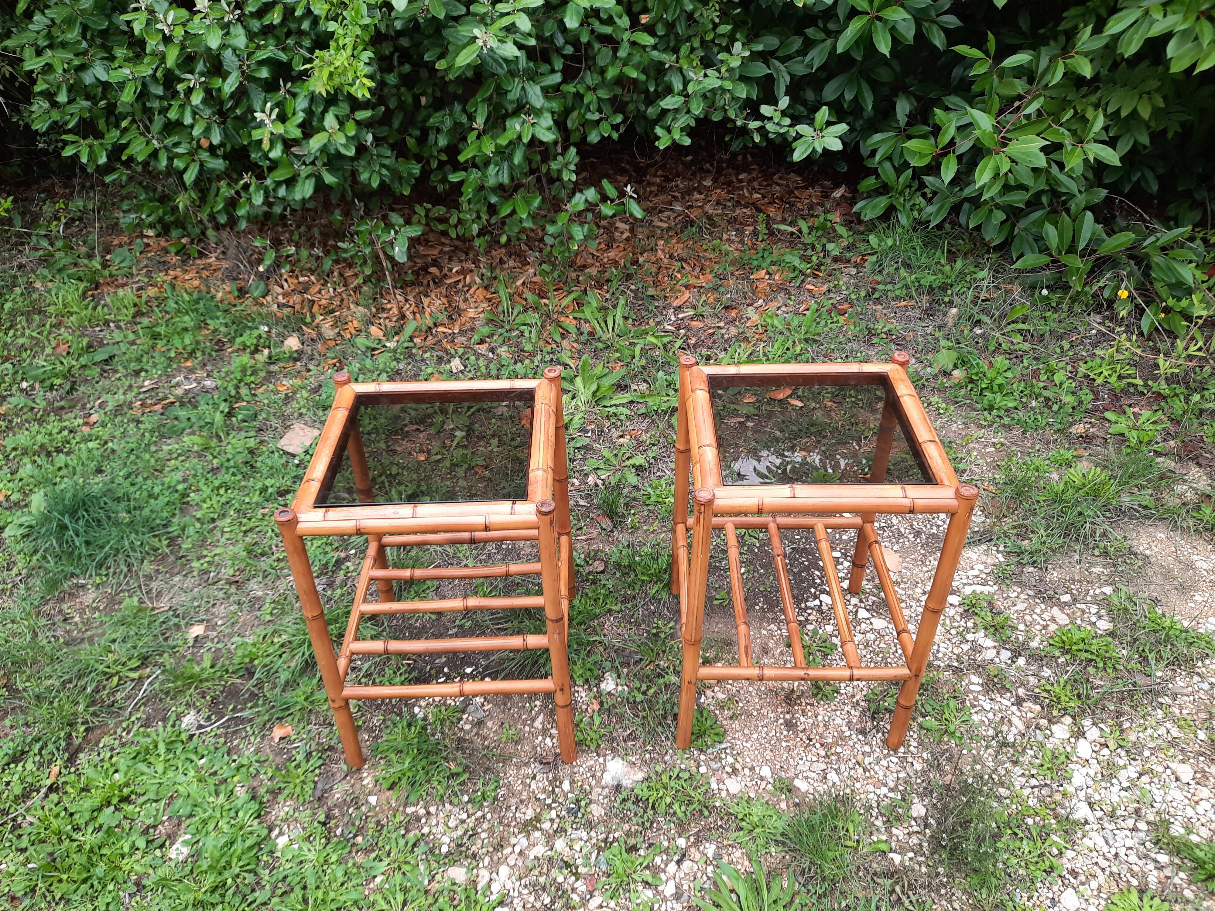 Paire de tables bambou et verre fumé