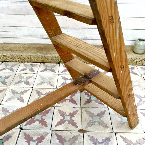 Painter stepladder