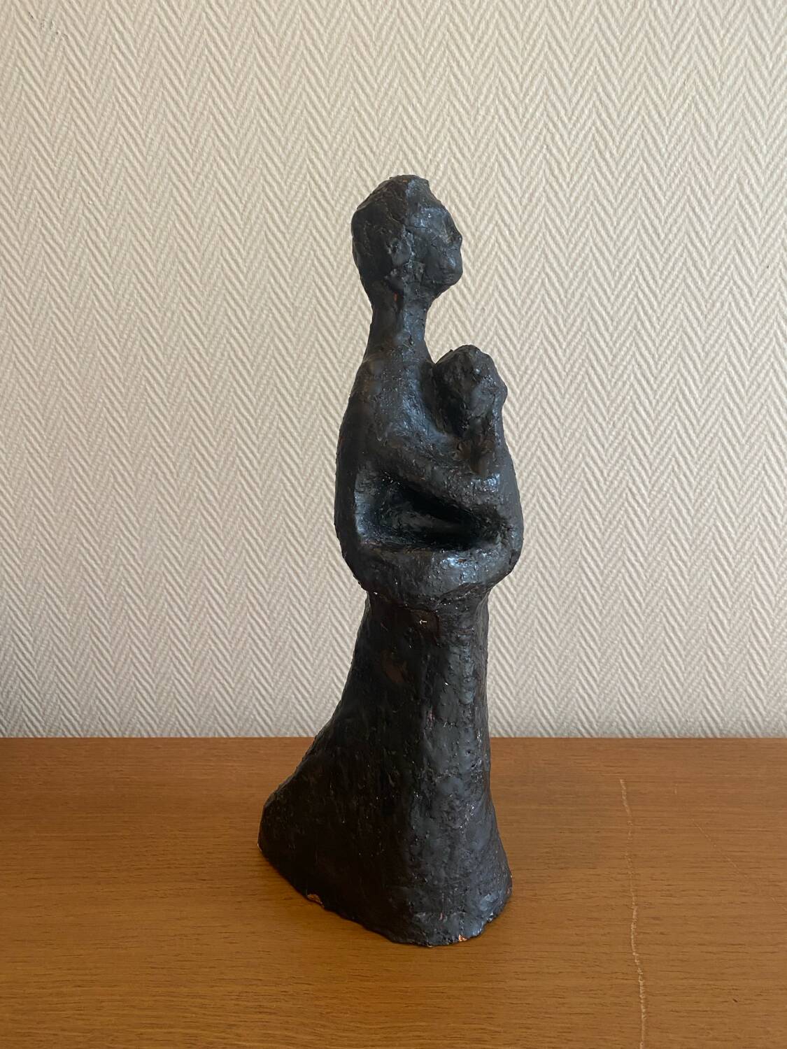 Sculpture en terre cuite maternité