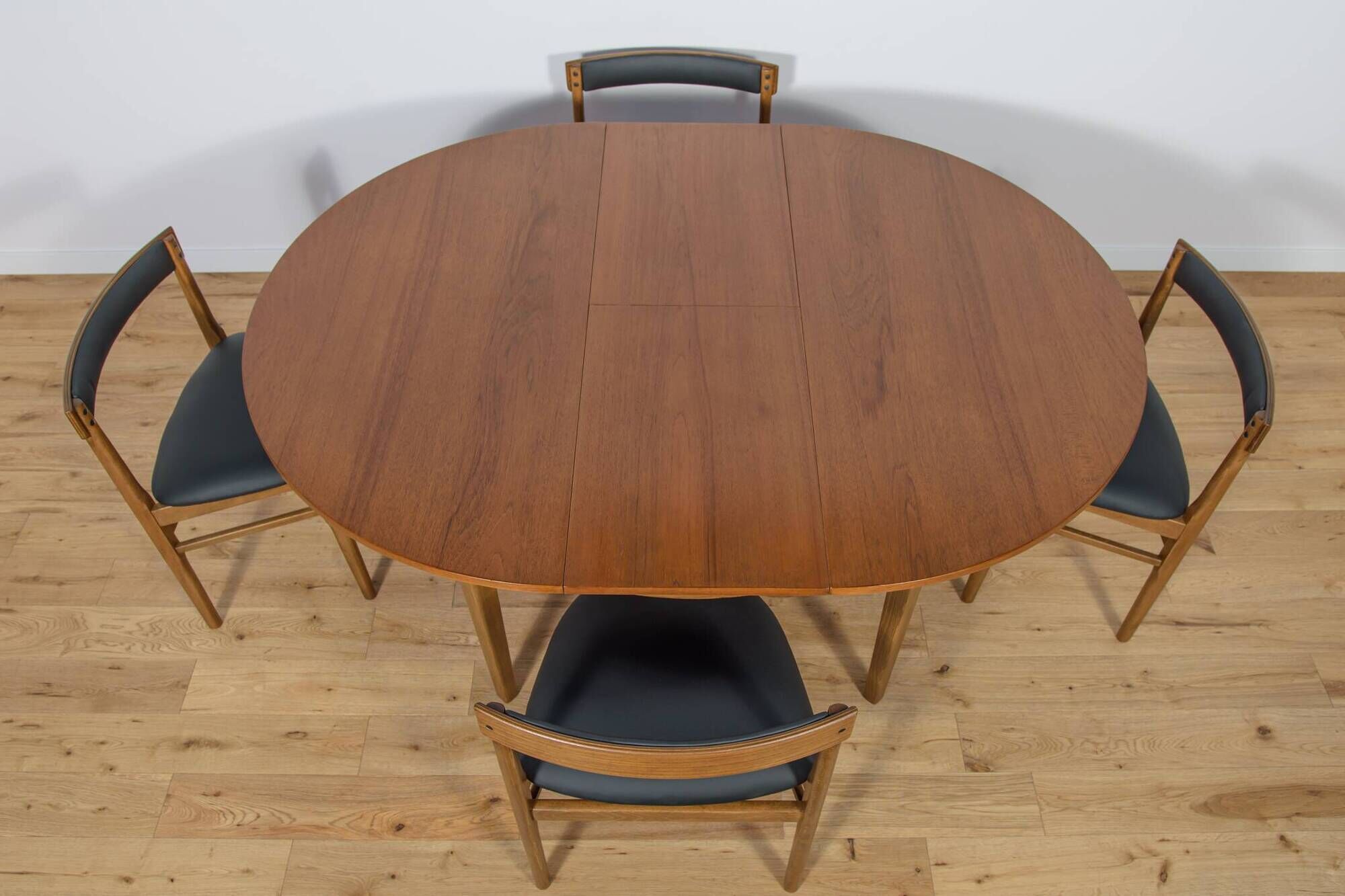 Mid-Century Round Extendable Dining Table and Chairs from McIntosh, 1960s, Set of 5