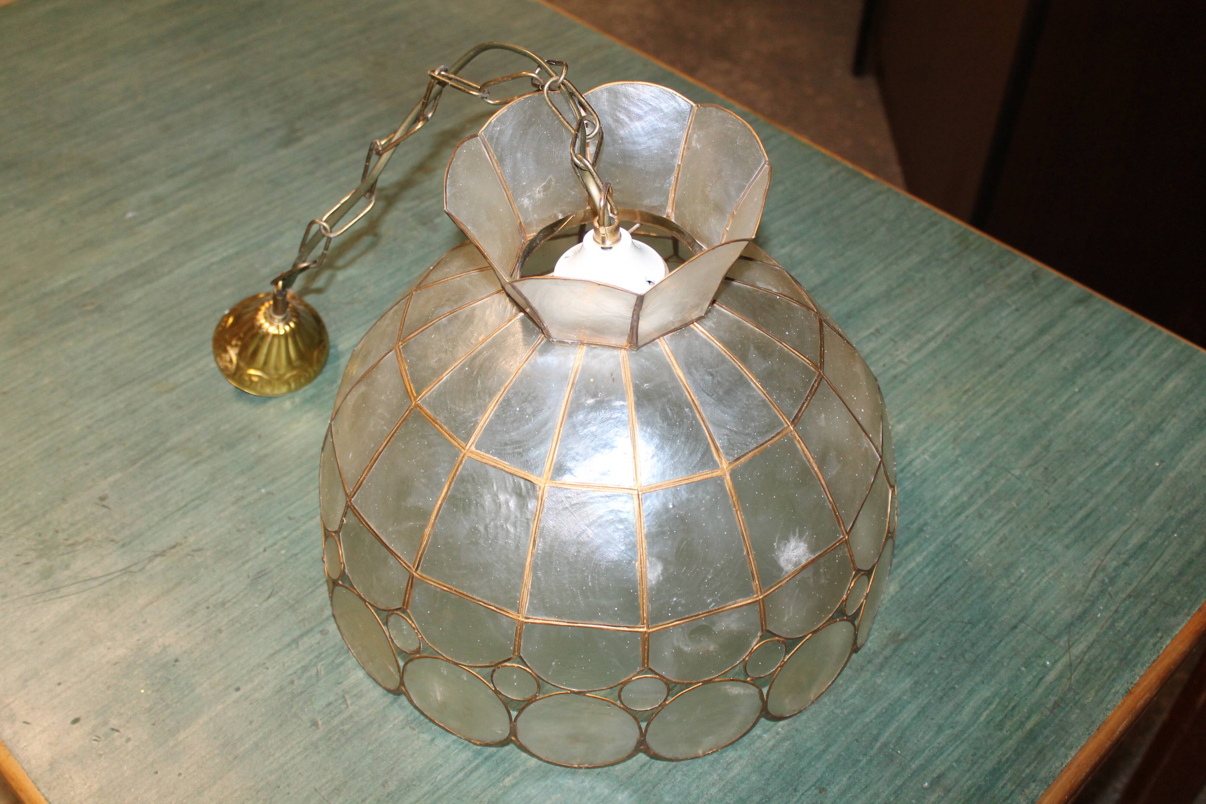 Mother-of-pearl suspension