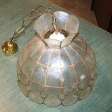 Mother-of-pearl suspension