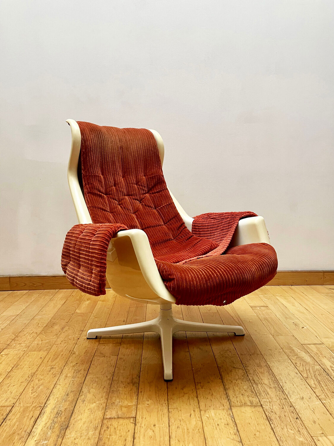 Armchair vintage/space age 70s