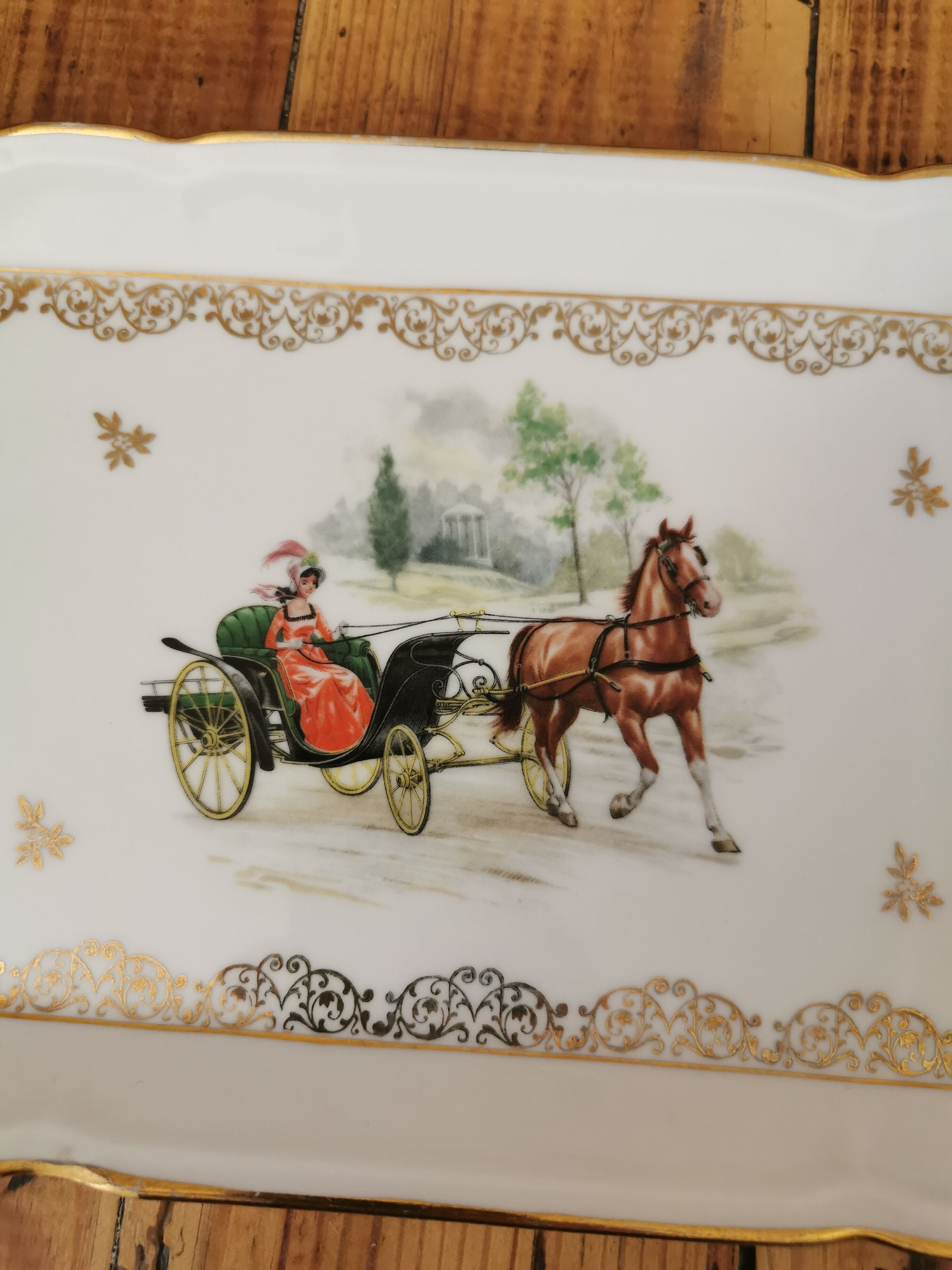Vintage cake dish