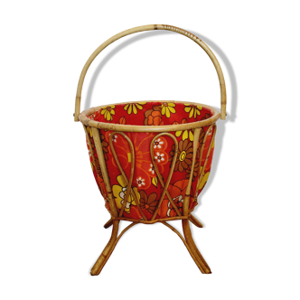 Travailleuse tricoteuse panier corbeille à ouvrage en rotin et tissu années 70
