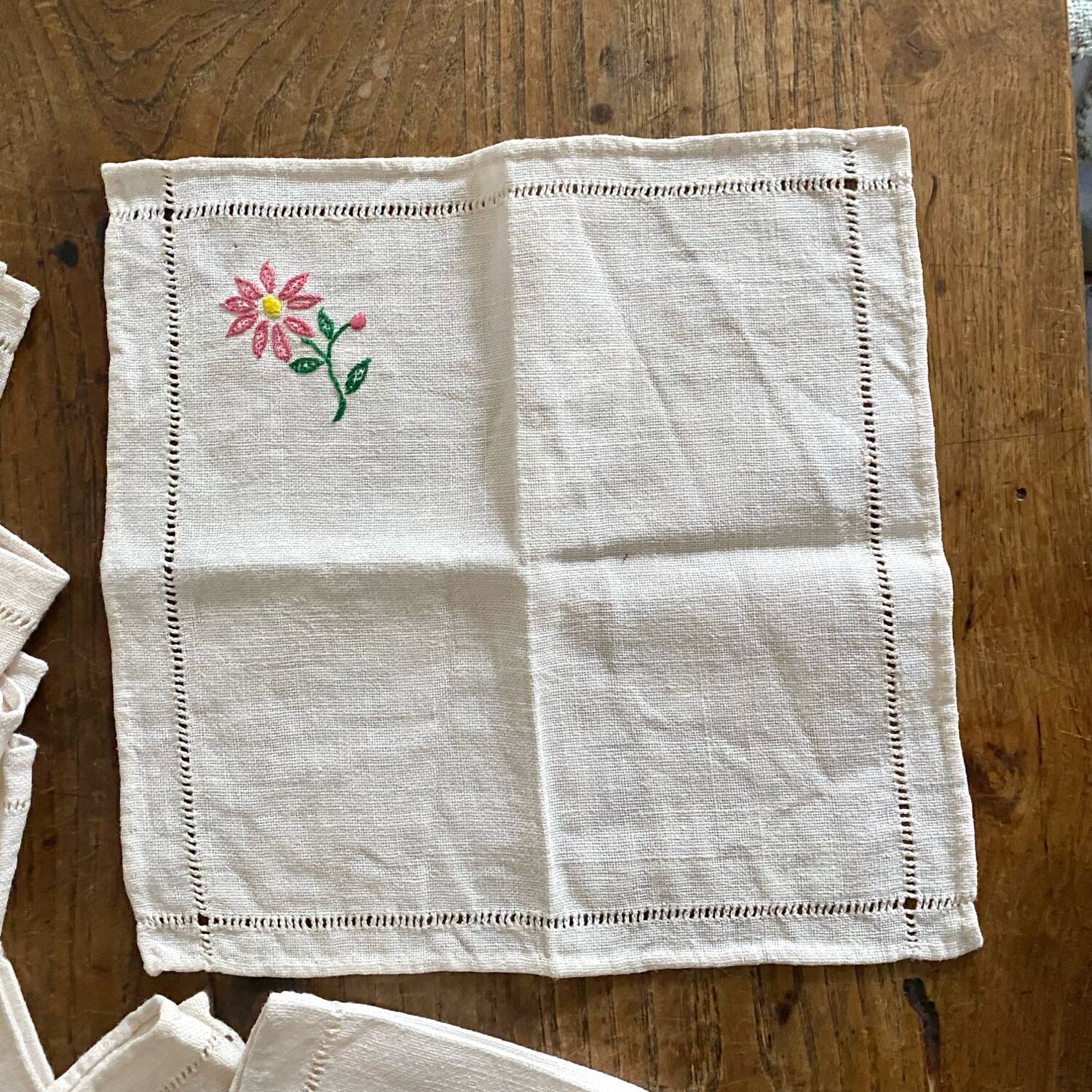 Embroidered linen square napkins
