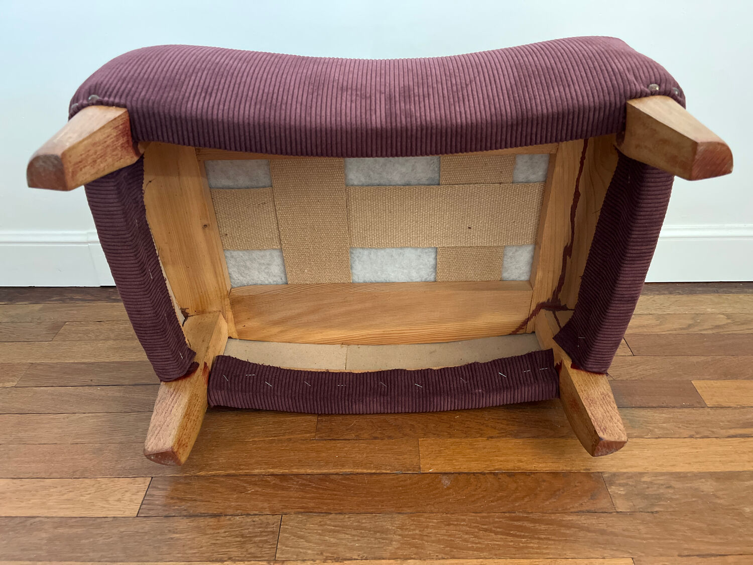 Siège, pouf vintage en velours côtelé rose et violine