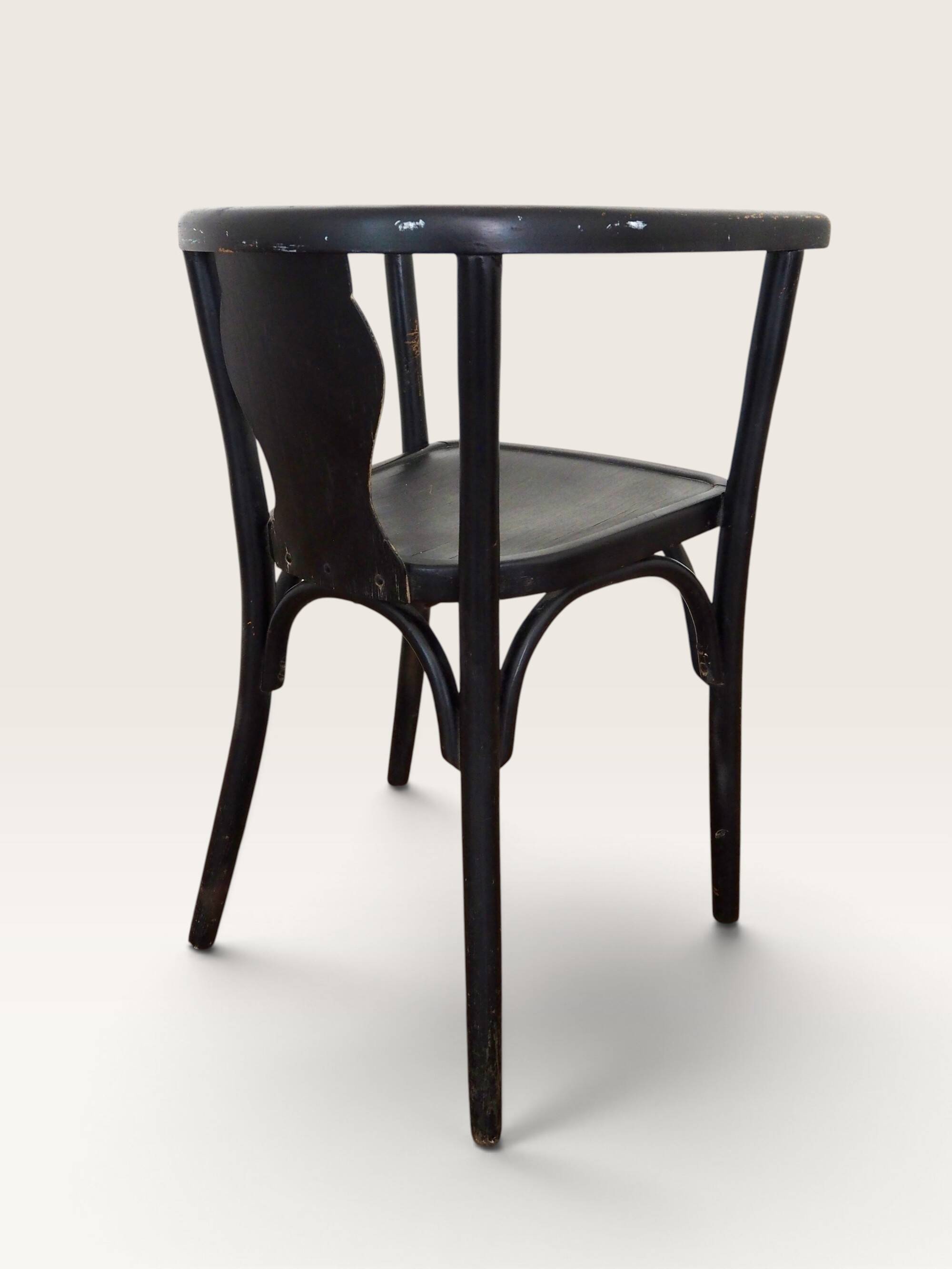 Curved black lacquered wooden armchair in Thonet style