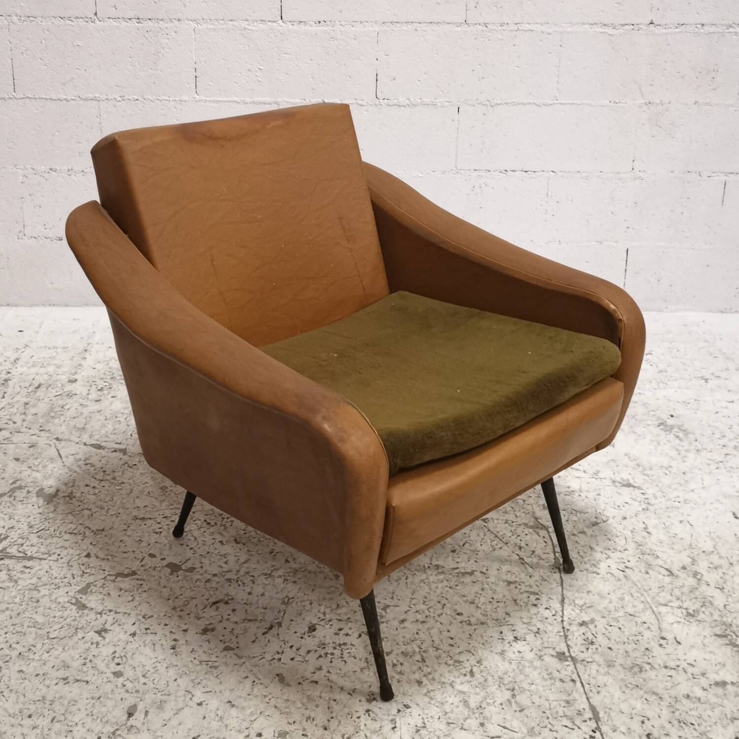 Vintage Italian design armchair from the 1960s