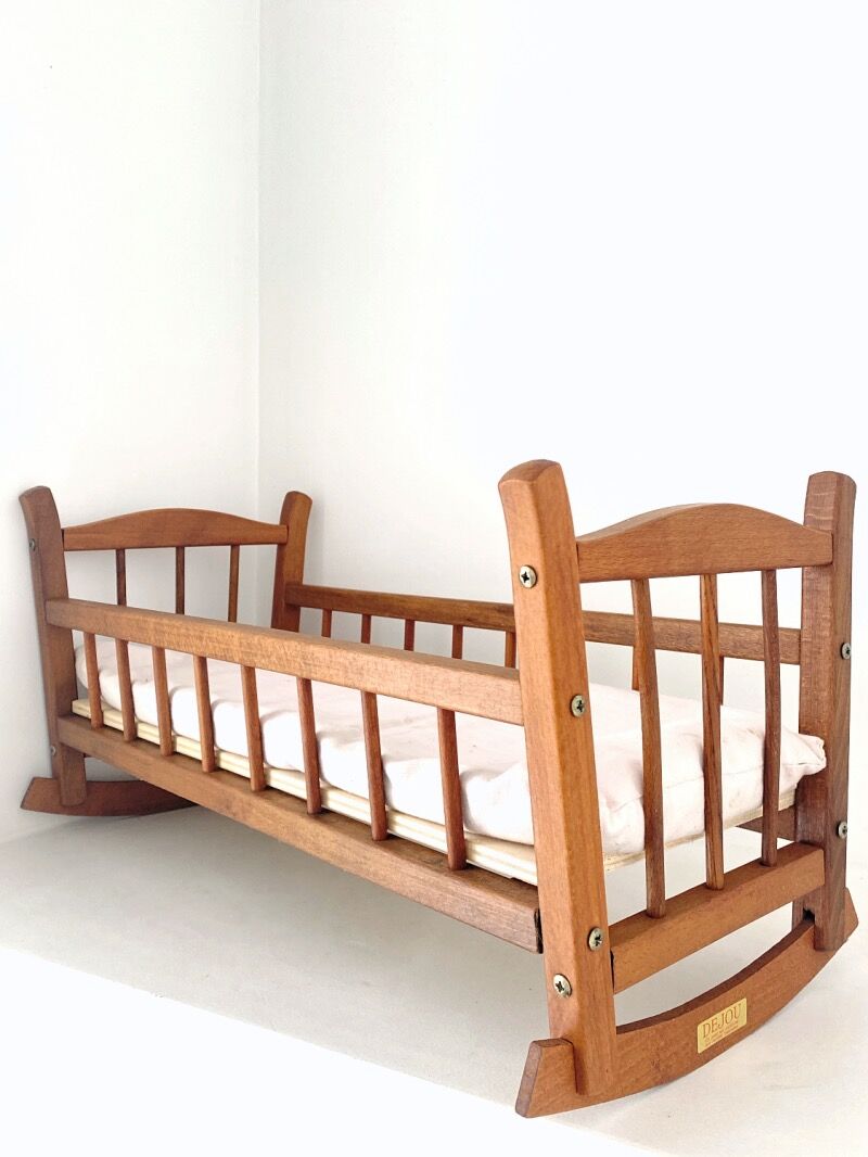 Dejou rocking doll bed