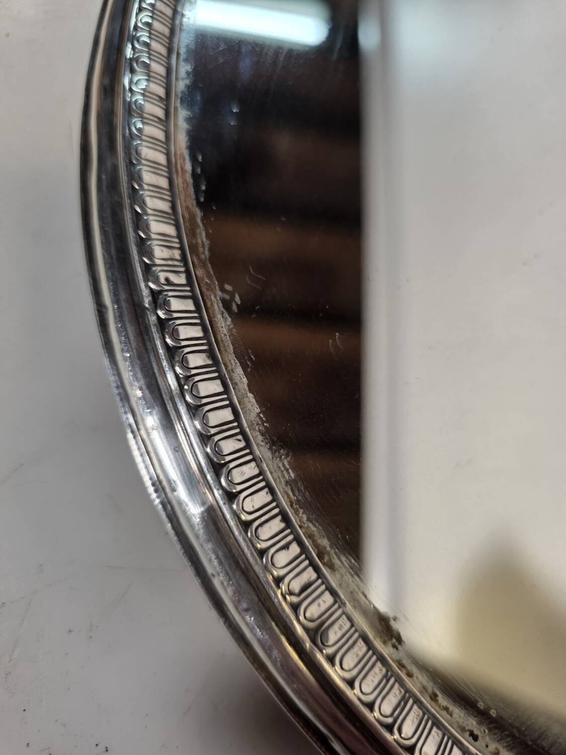 Silver-plated mirror tray centrepiece from the mid-20th century, 30 cm.