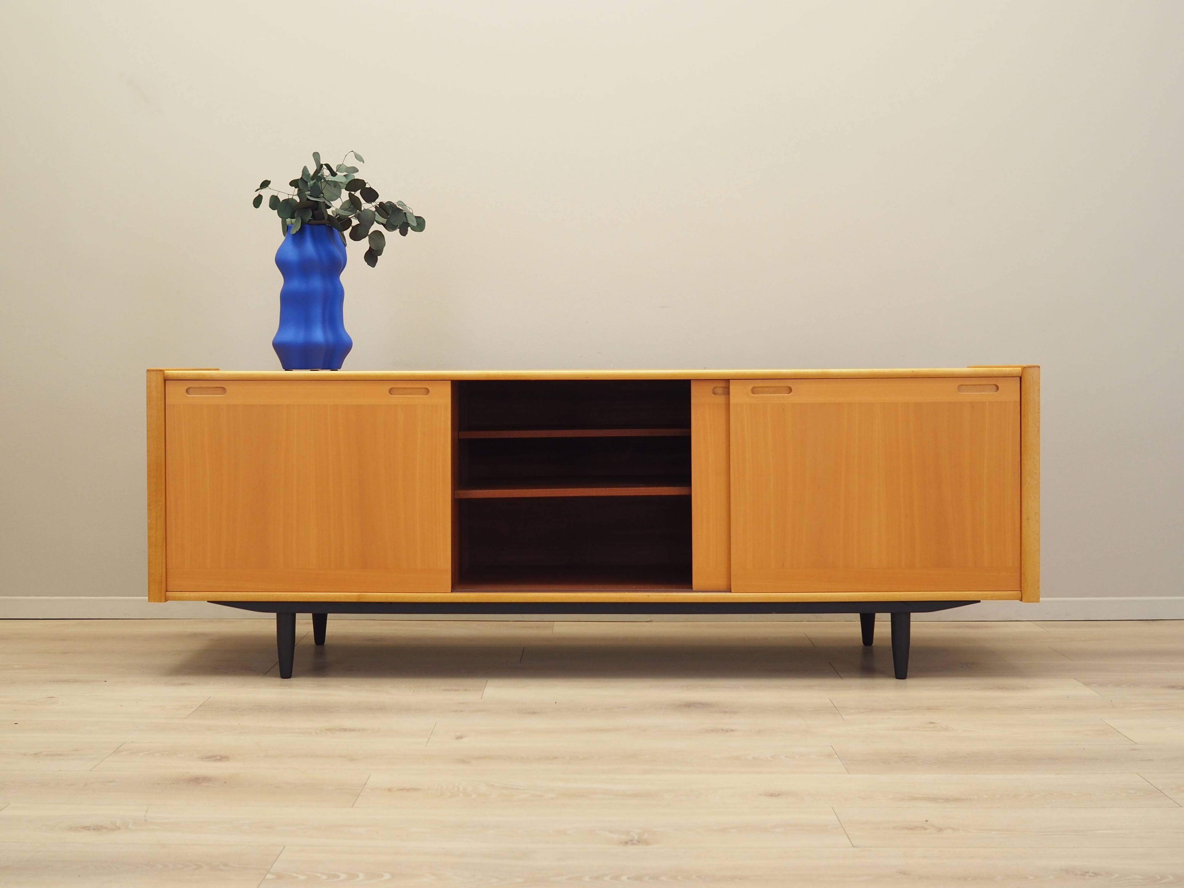 Buffet en hêtre, design danois, années 1970, production : Skovby Møbelfabrik