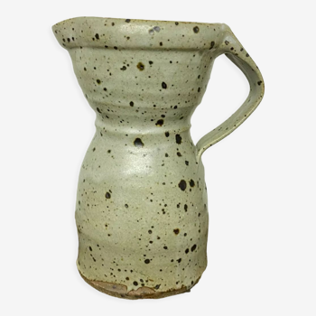 Stoneware pitcher pirity