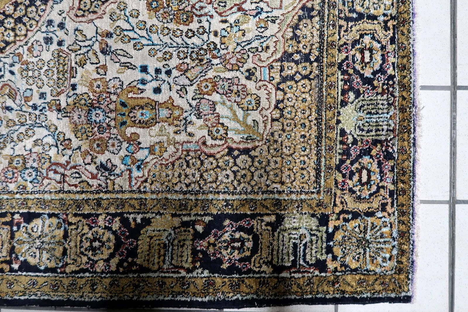 1950s Handmade Kashmir silk medallion rug, 109 × 165 cm - 1C1293