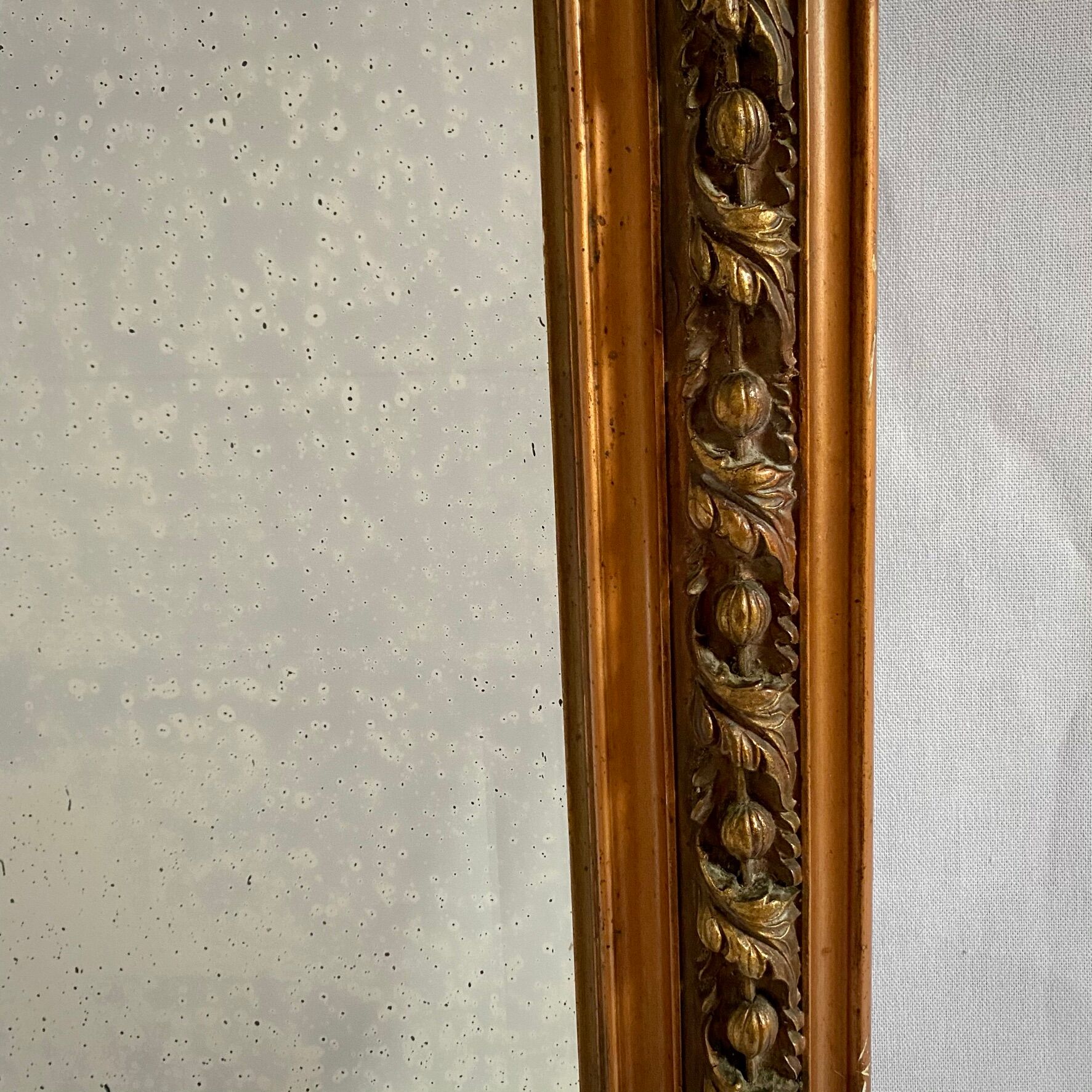 Mirror Napoleon III, gilded with pediment - 105x67cm