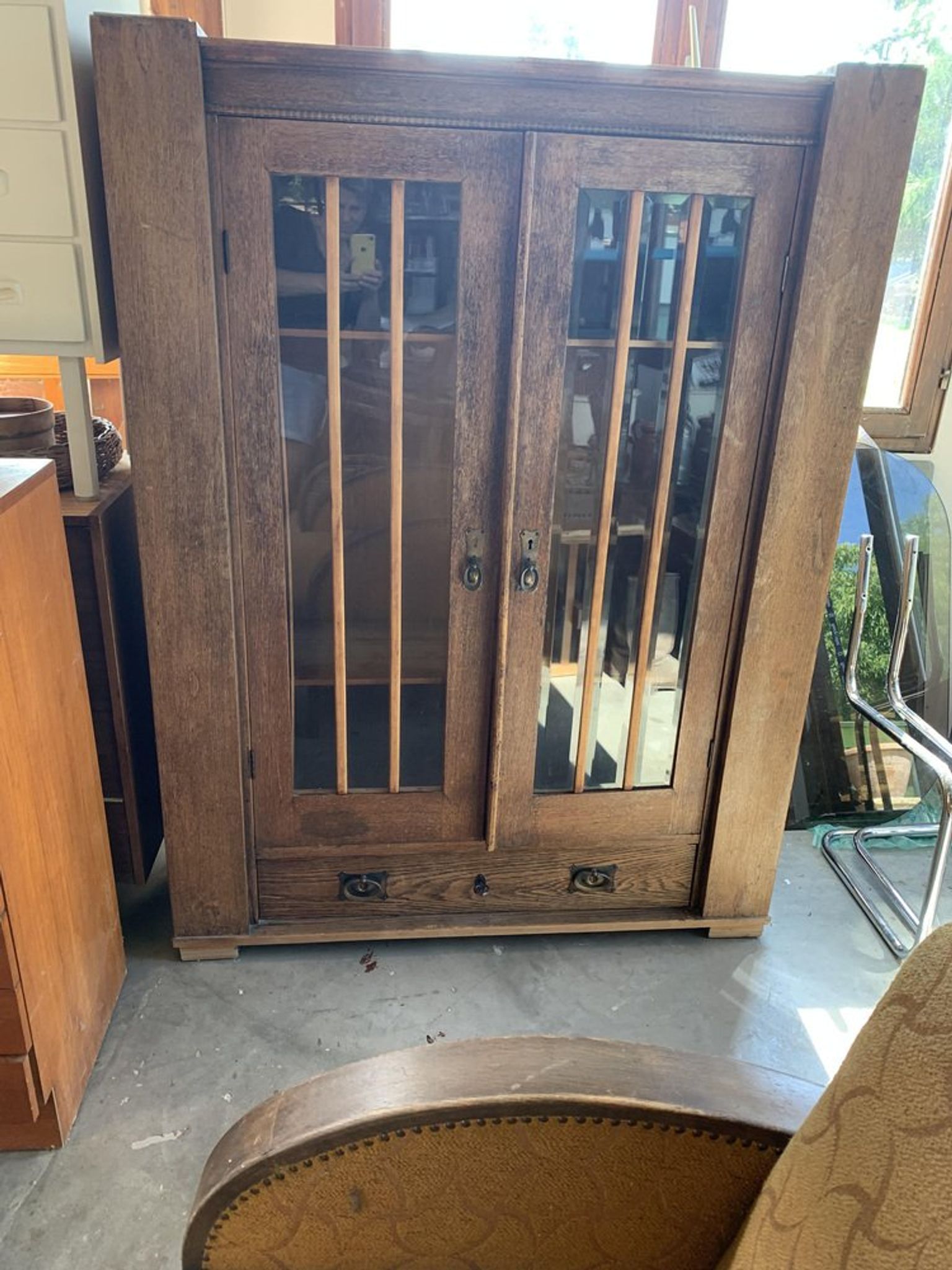 Buffet antique en chêne hongrois verre et bois
