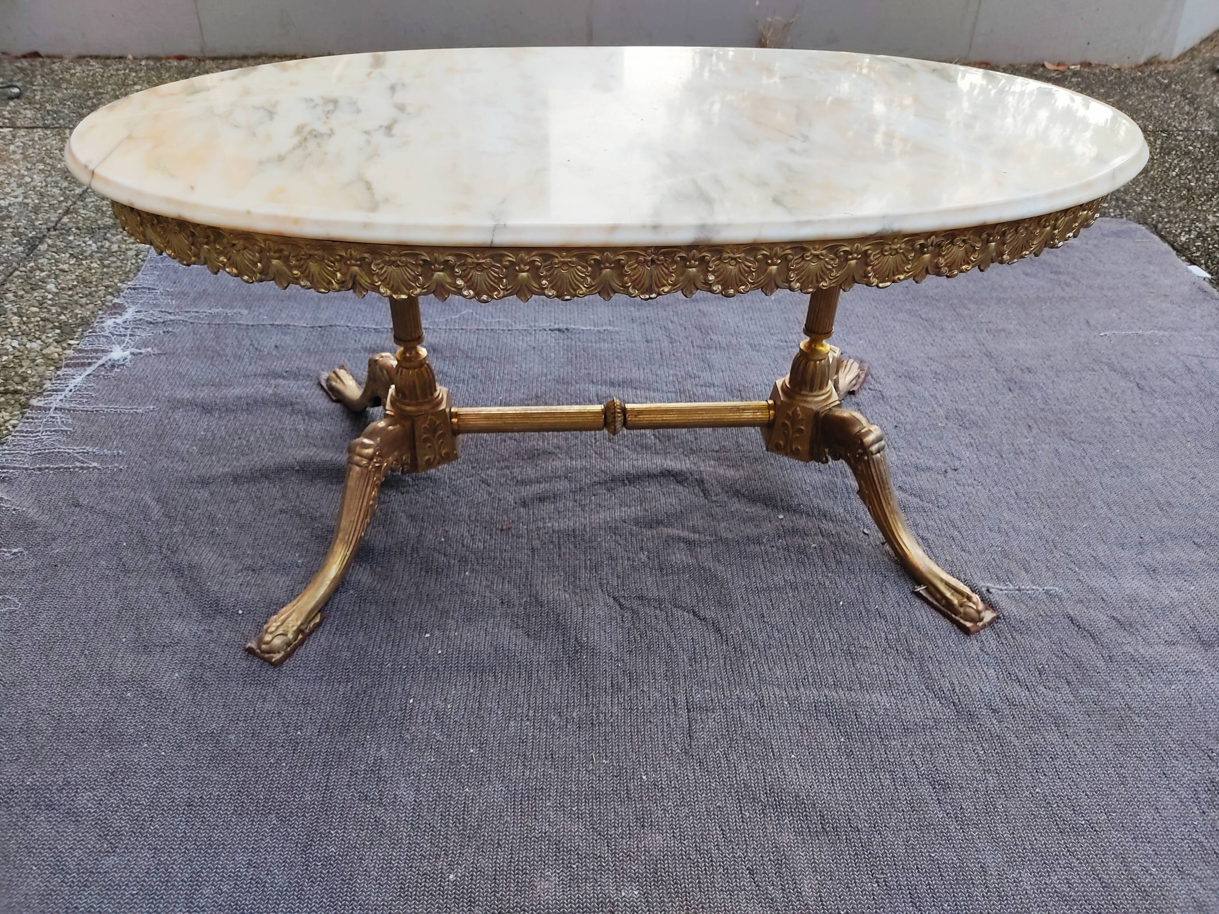 Table basse avec marbre ovalisé – 1960