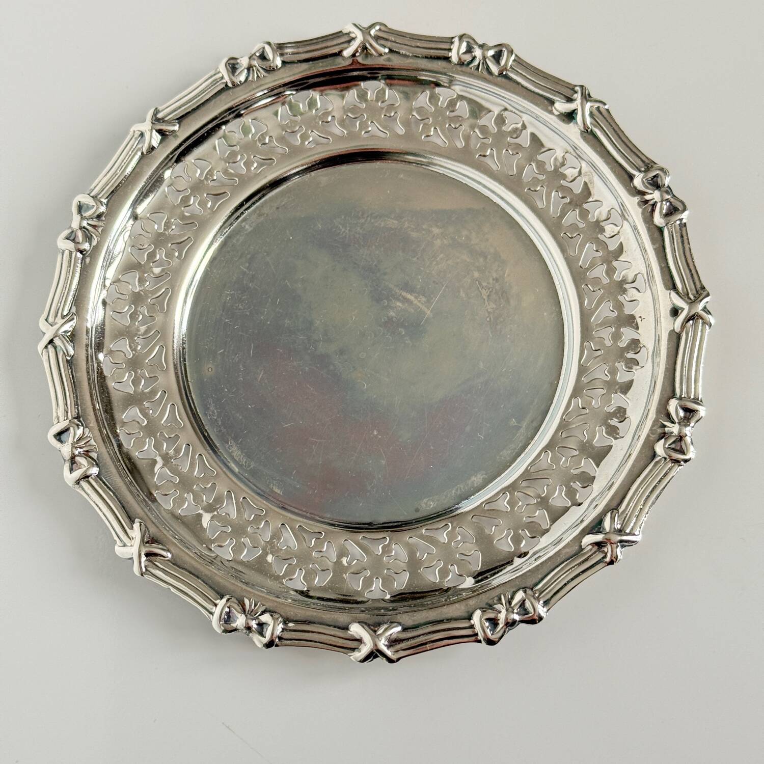 Silver metal ramekin with glass insert, ribbons, bows