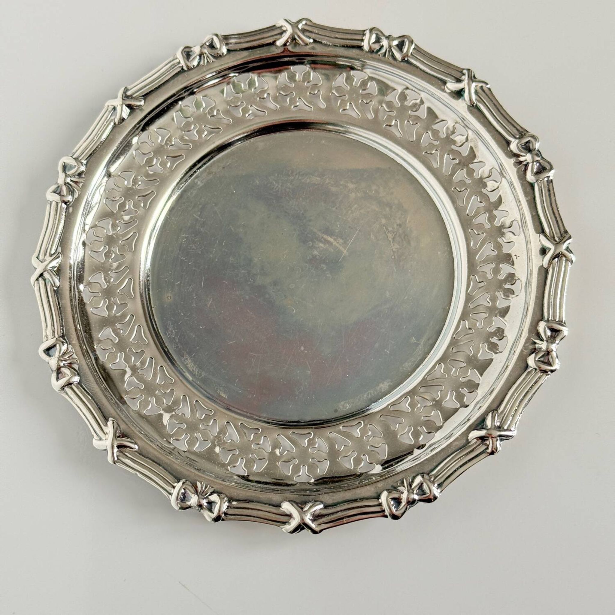 Silver metal ramekin with glass insert, ribbons, bows