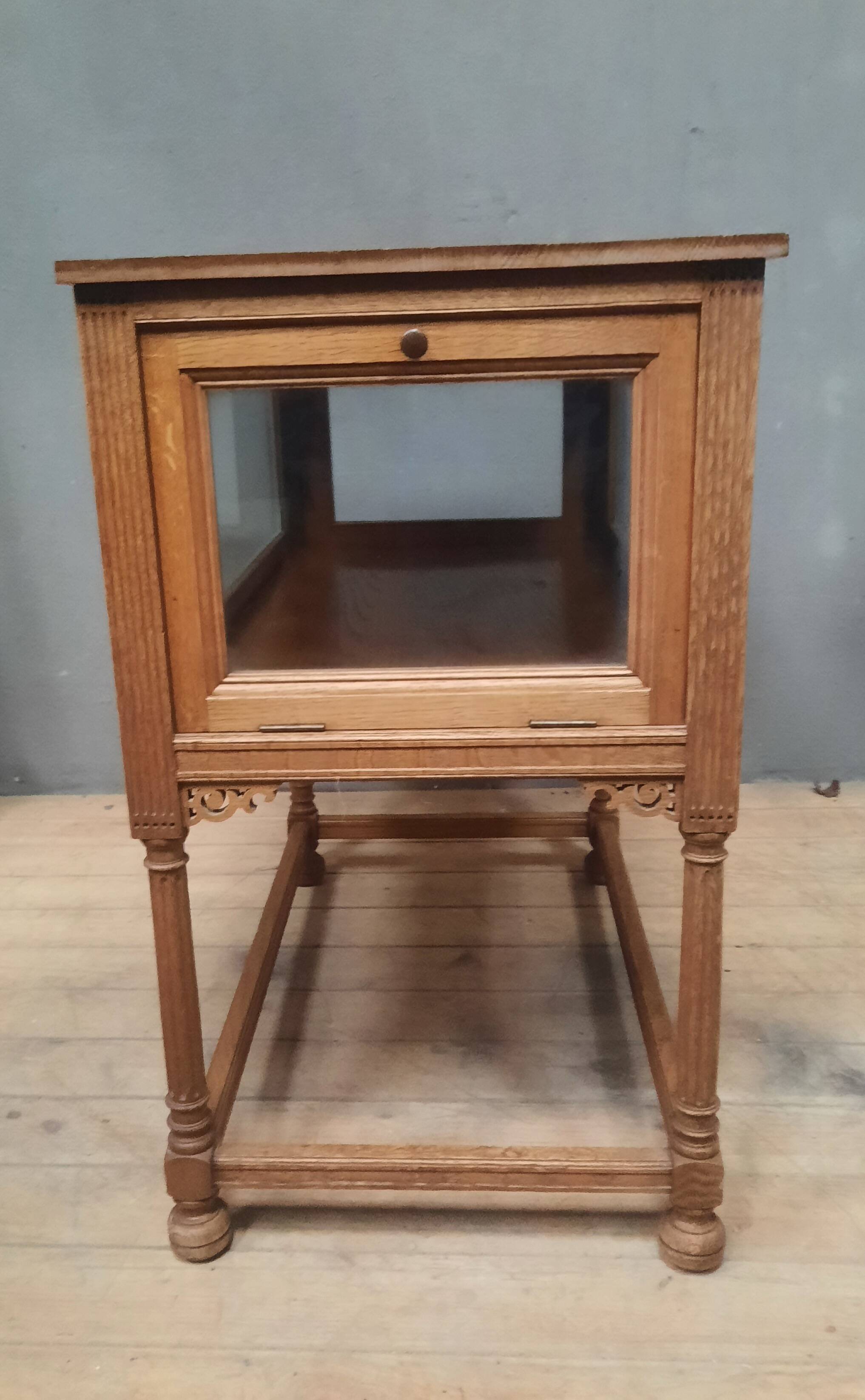 Display table in Louis XVI style