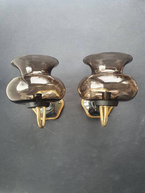 Paire d'appliques en laiton doré et verre fumé anciennes