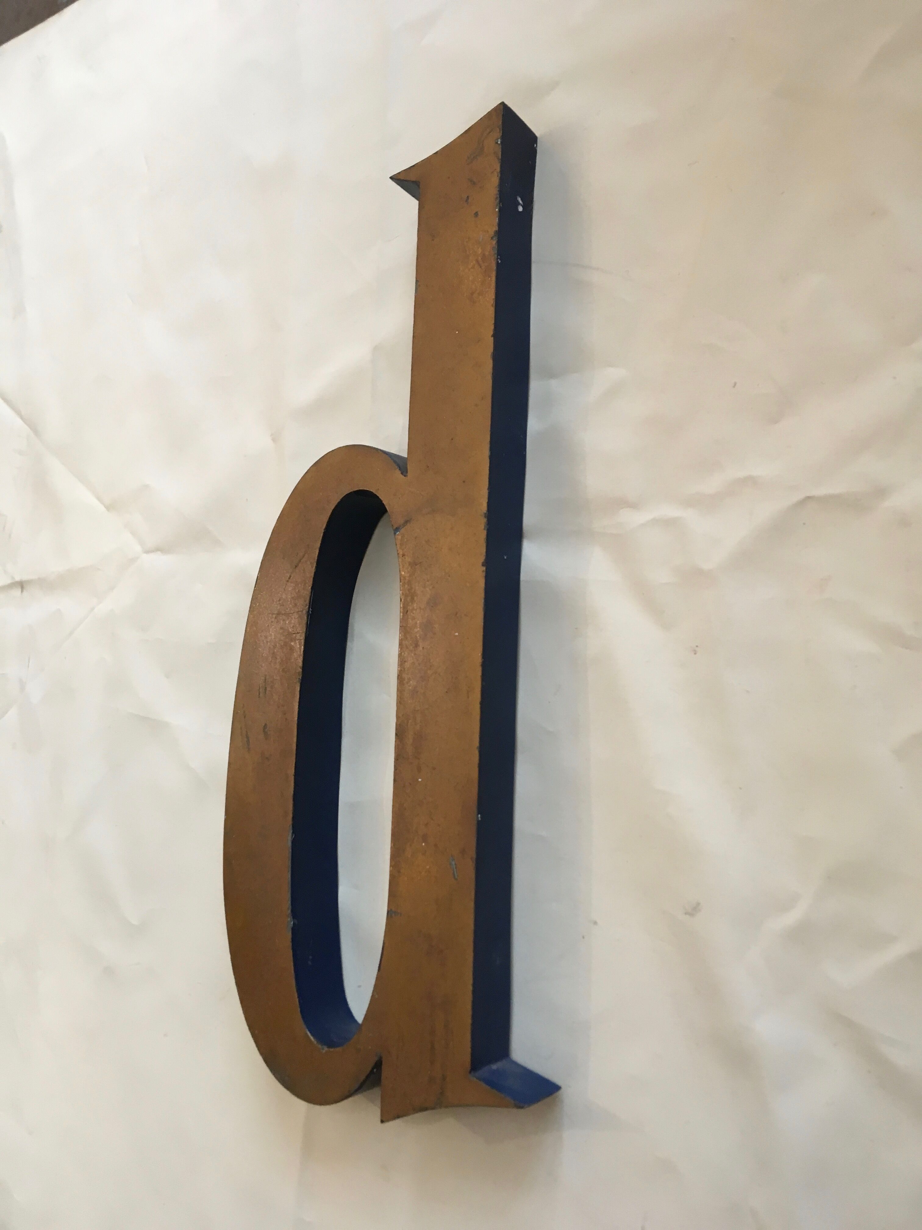 Old letter to sign iron d or p 30 cm