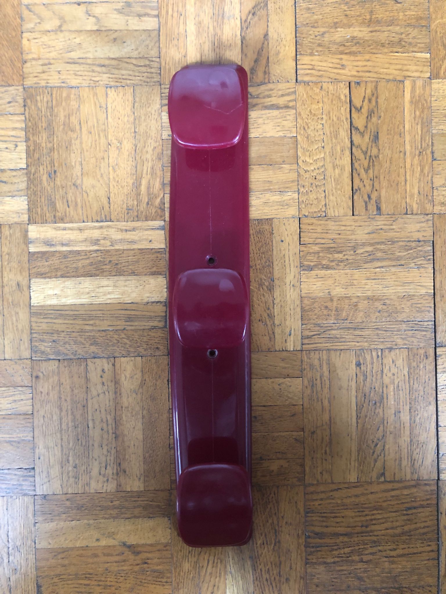 Porte manteaux en plastique bordeau syla 70