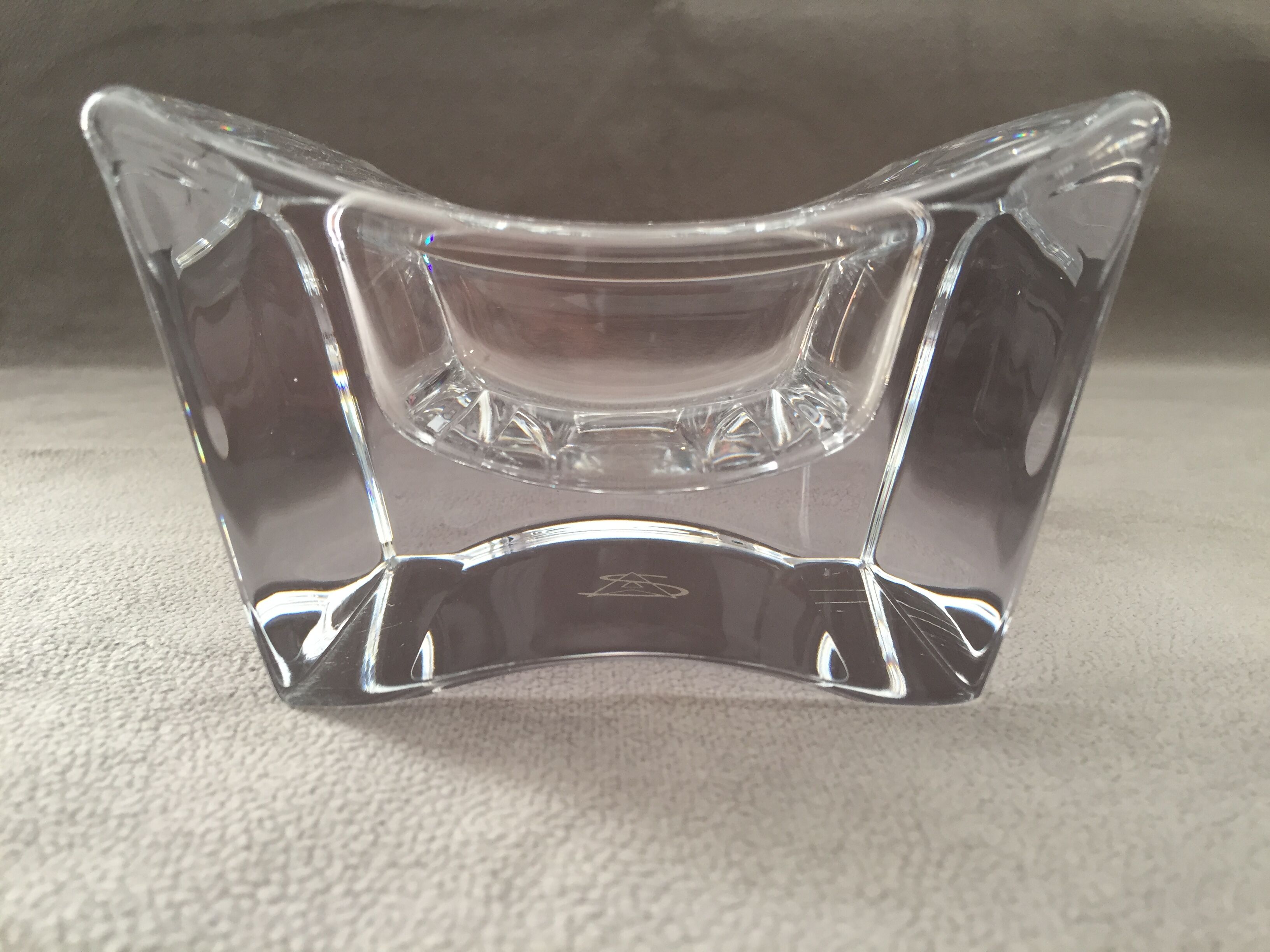 Large ashtray in solid crystal modernist design monogram "sa" art