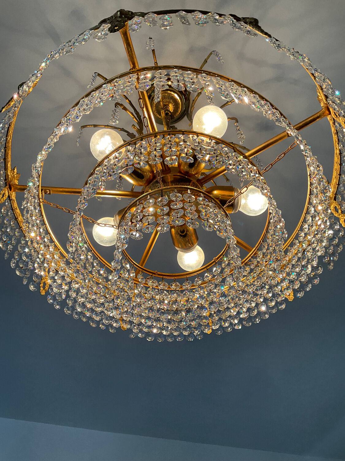 Lustre en bronze et cascade de pampilles en cristal
