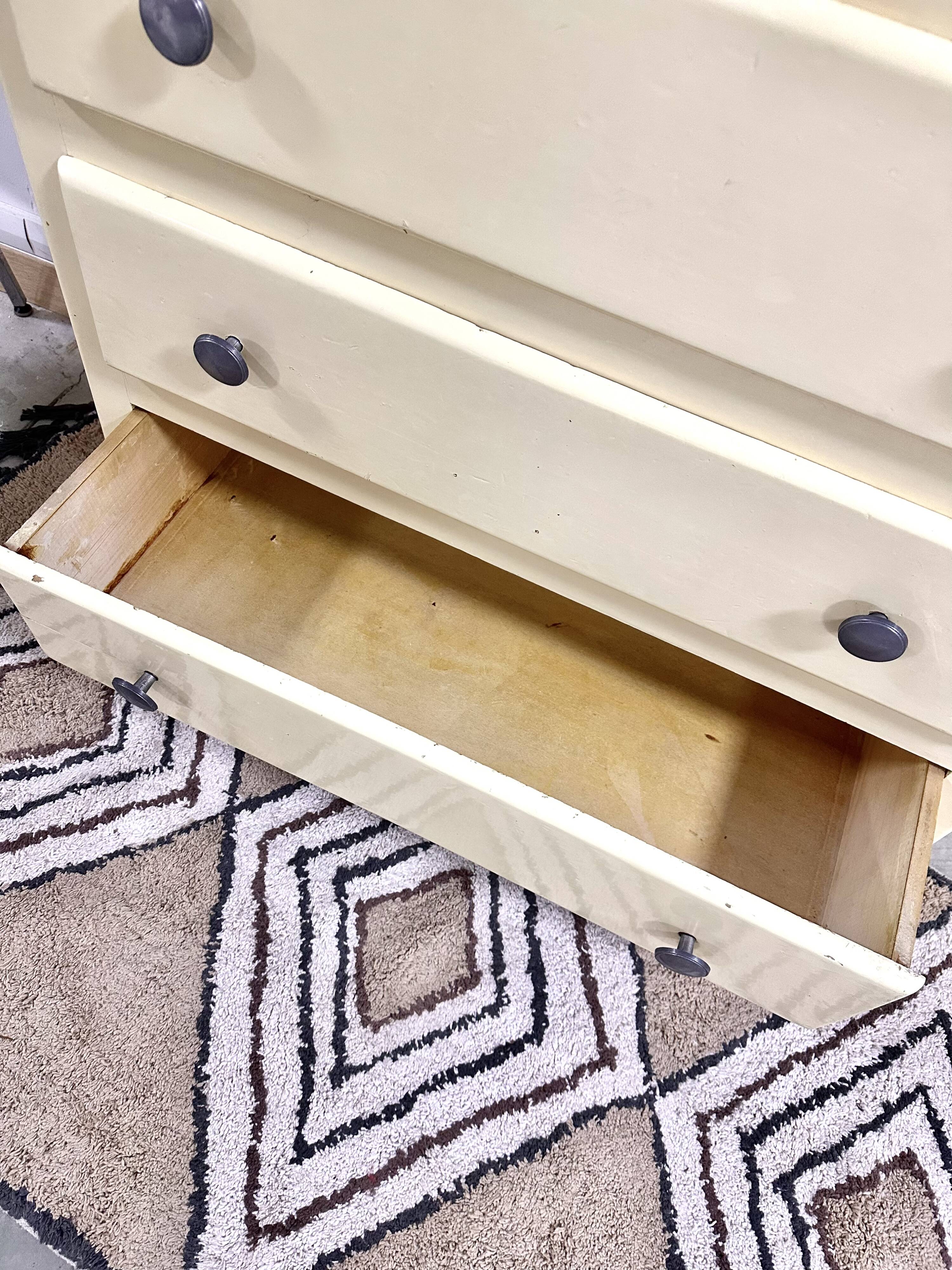 Vintage chest of drawers beige paint