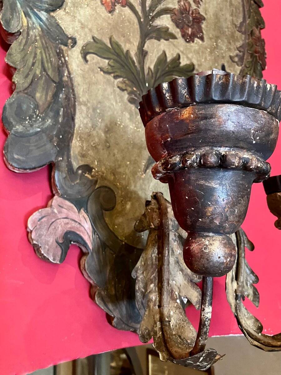 18th Century Rococo Venetian Polychrome and Mecca Lacquered Wooden Wall Sconces with Iron Arms, Set of 2