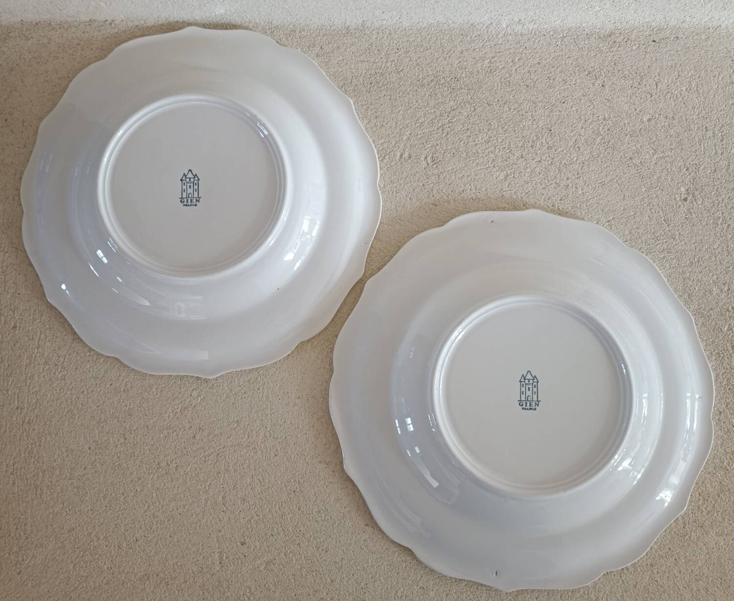 5 Gien earthenware plates