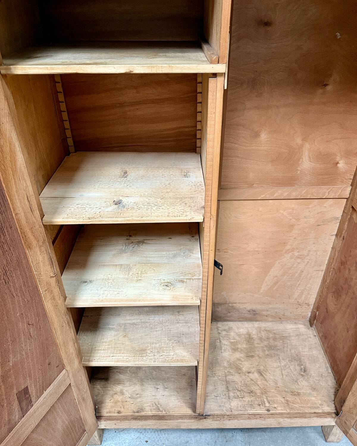 Parisian wardrobe with hanging space (renovated)