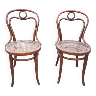 Pair of Thonet bistro chairs in bent wood no. 14