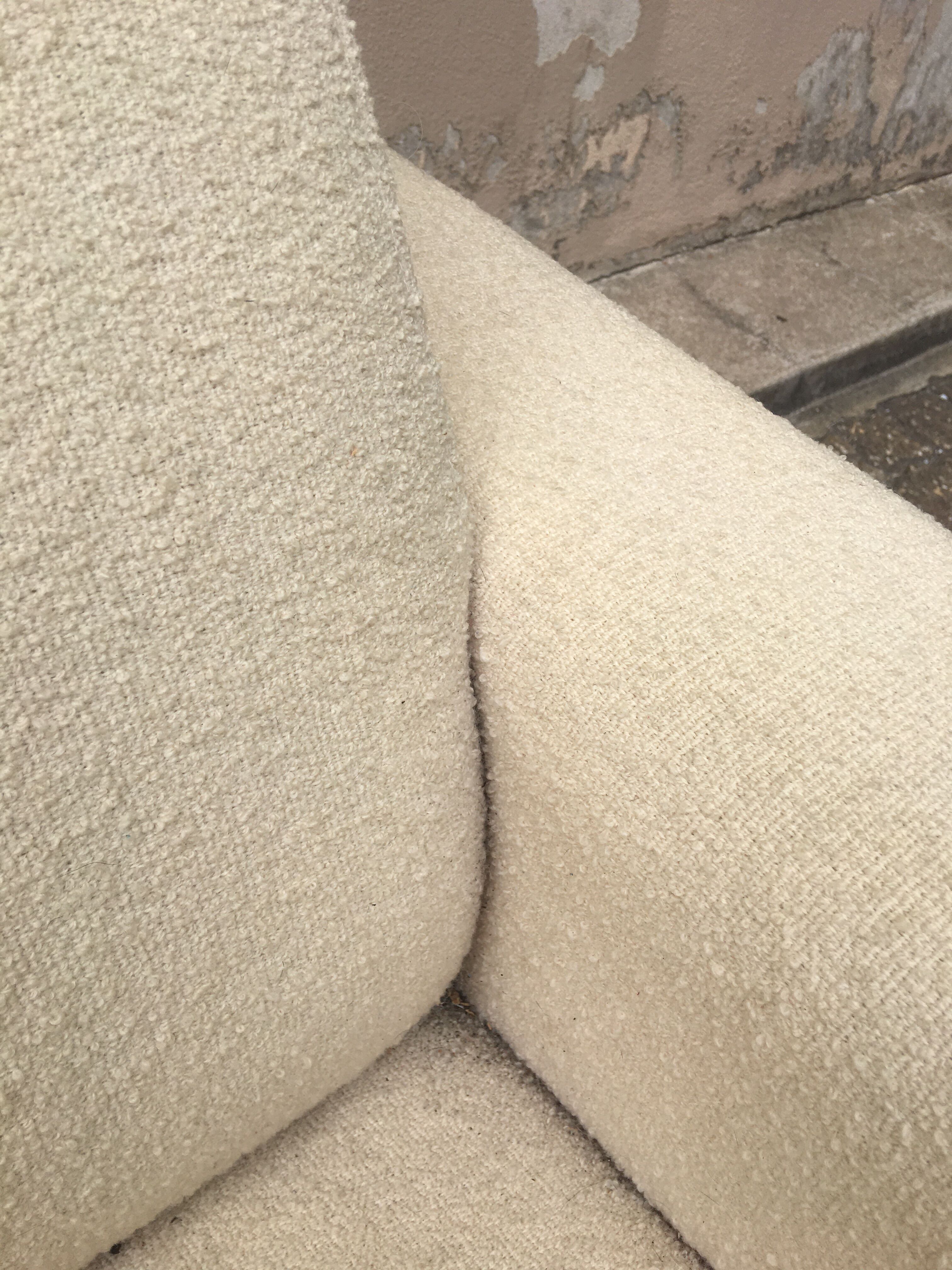 Artifort Series 691 chairs in white wool