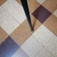 Table basse structure fer céramique noire  et blanche 1950/60