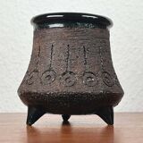 Mid-century studio ceramic tripod vase by Eke Bjeren for Gabriel Keramik, 1960s.
