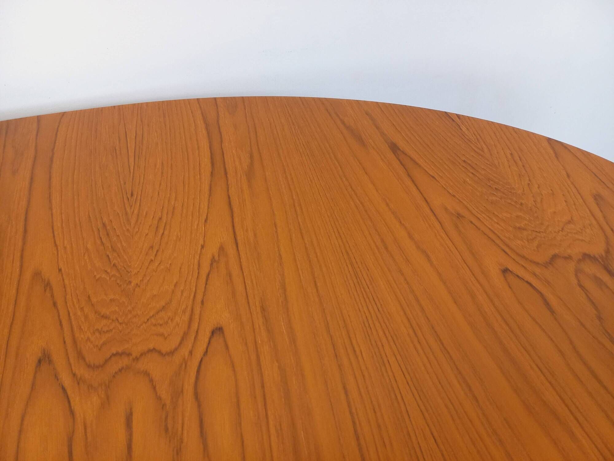 Vintage oval dining table Baumann from the 60s and 70s in teak with extension.