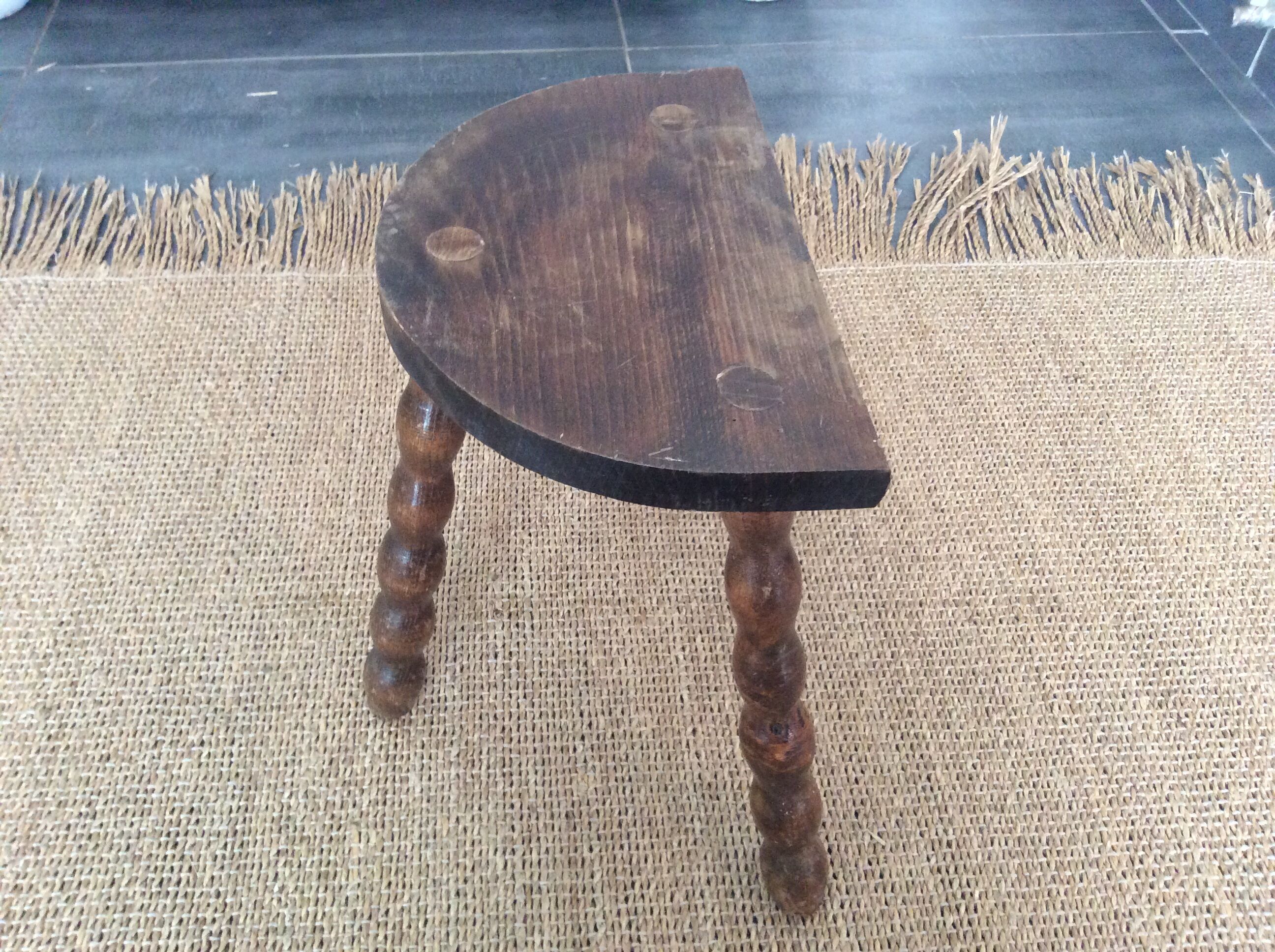 Tripod stool