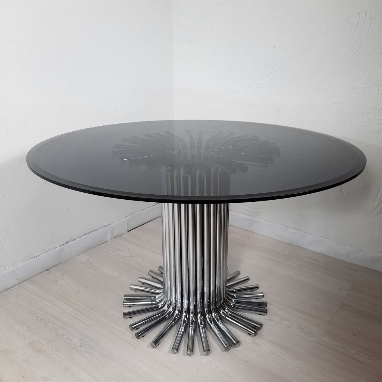 Table des années 70, acier et cristal,