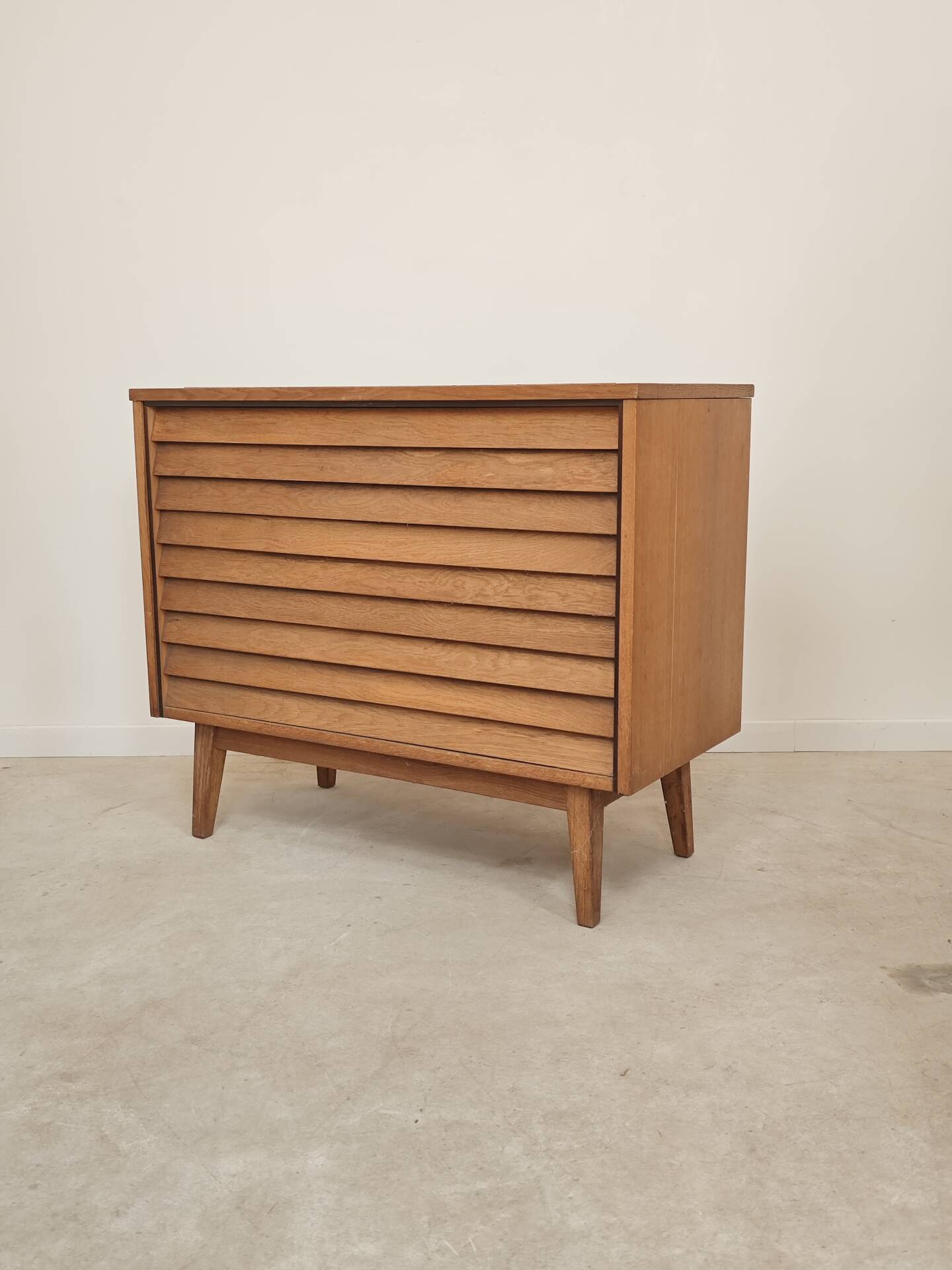 Coffre a linge ou coffre a jouet Tchèque par DREVOZPRACUJICI 1960