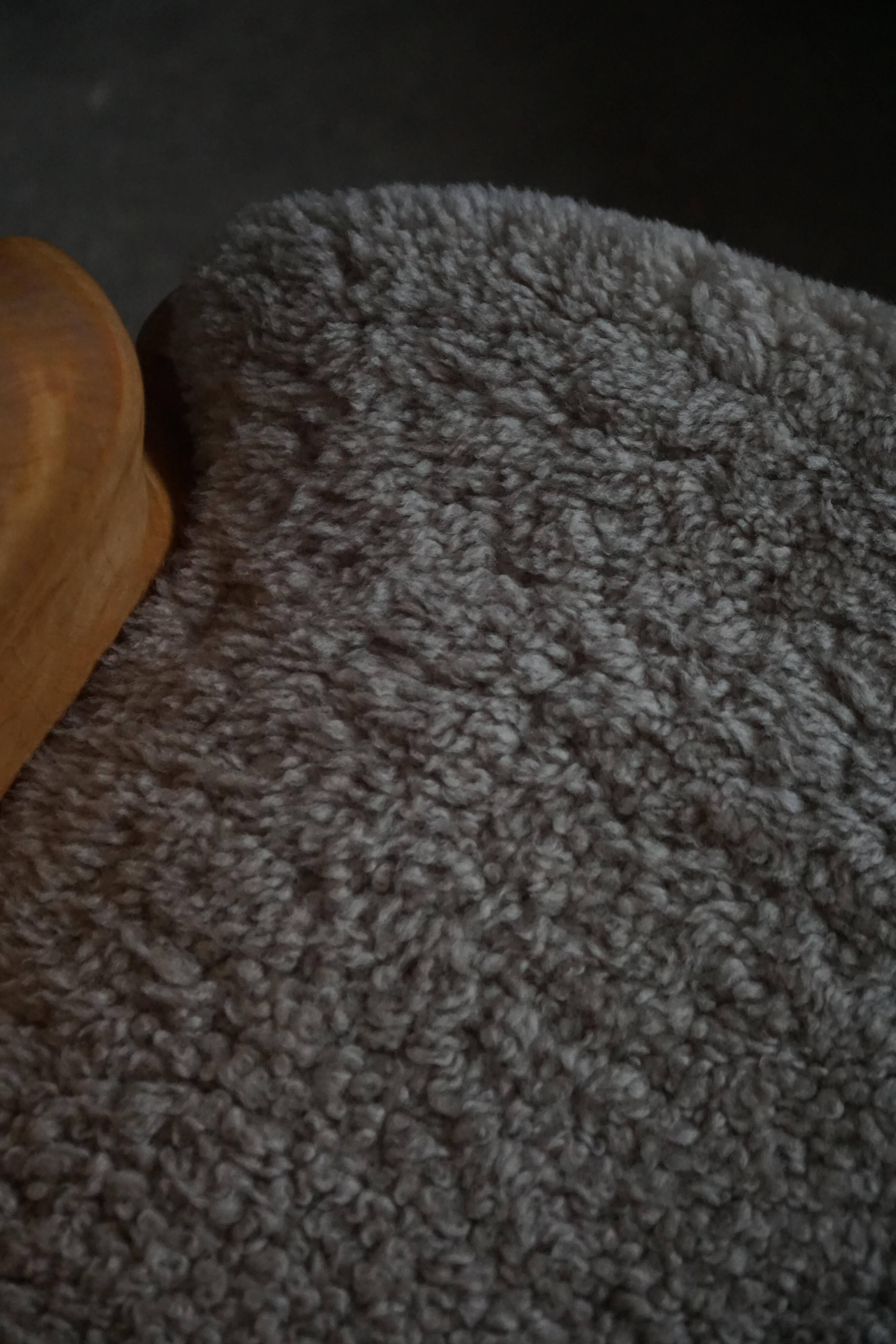 Chaise Brutaliste en Tronc Massif & Assise en Laine D'Agneau, Moderne Du Milieu Du Siècle Suédois, Années 1960