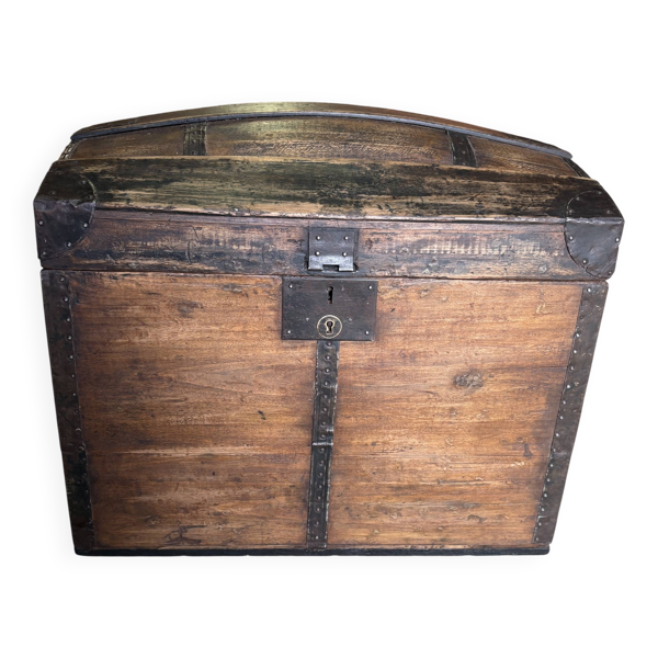 Malle bombée ancienne – rangement & déco vintage