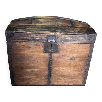 Malle bombée ancienne – rangement & déco vintage