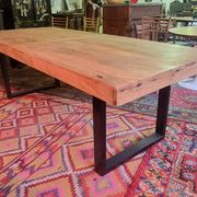 Table grande dimension en manguier pied comptemporain