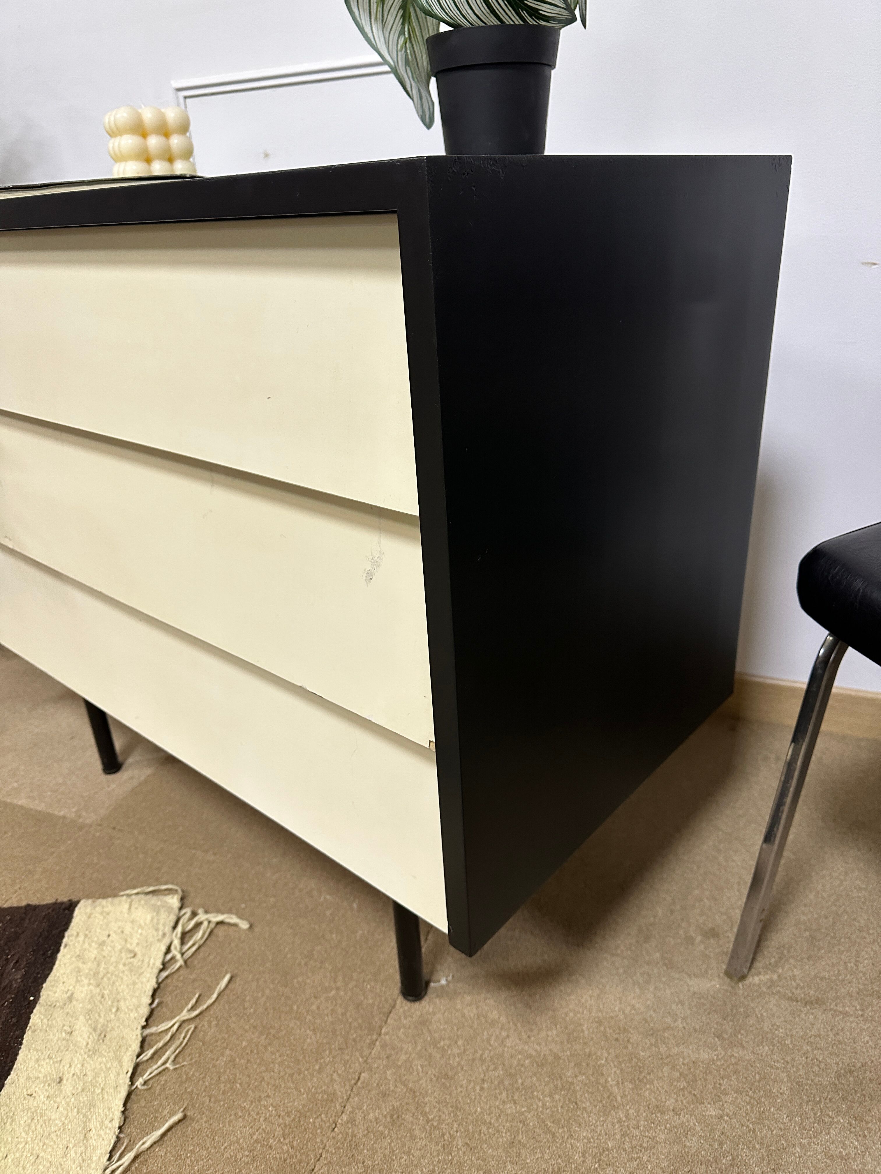 Commode vintage tiroirs inclinés