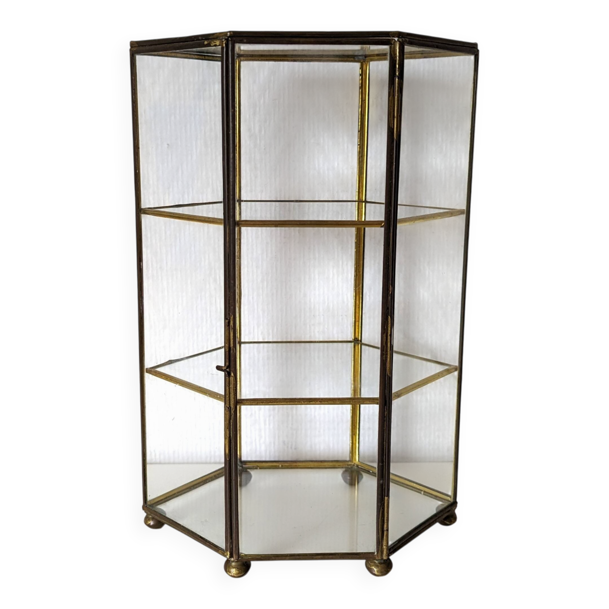 Vitrine pour miniatures, armoire en verre et laiton