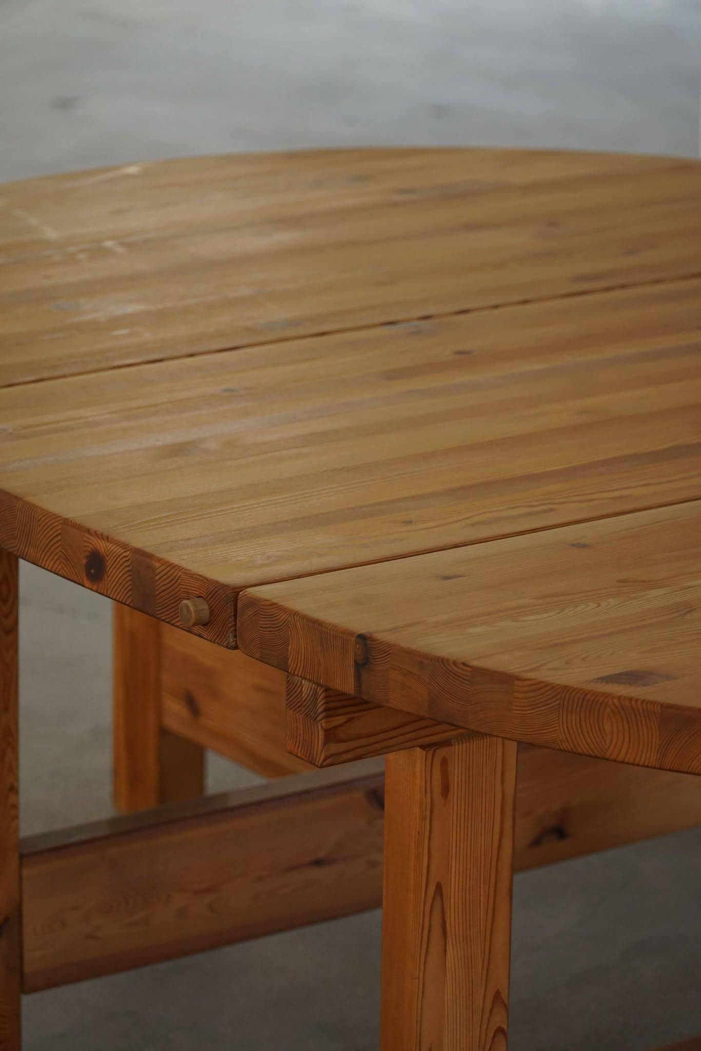 Large Danish mid-century modern dining table in pine, Tage Poulsen, 1970s.